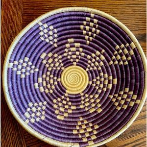 Wall art - Hand-woven bowl. Like new condition. Hanger on back for wall art